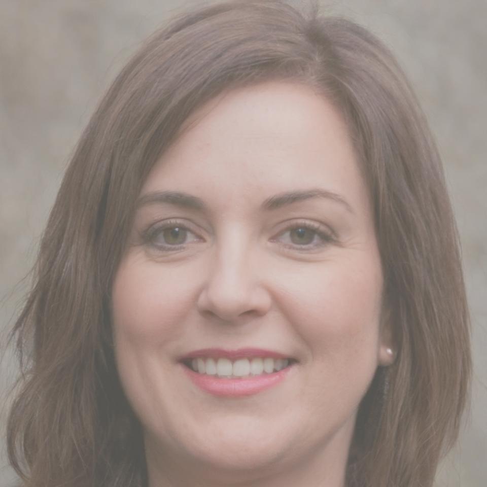Portrait of Gwen Hartley, Strategy Advisor at relanexora